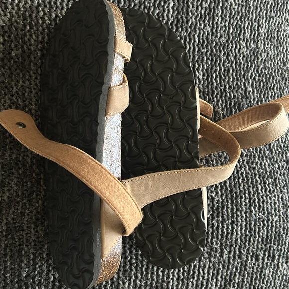 Sandals - Picture 8 of 9